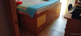 Cameretta per bambini con cassetti