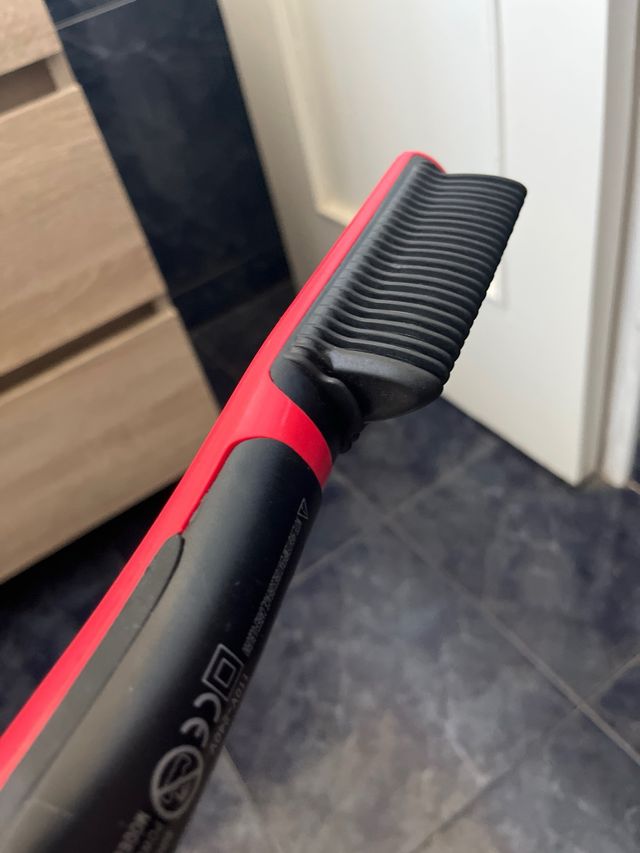 Plancha peine alisador pelo rojo y negro