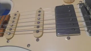 Guitarra Mooer GTRS 800 blanca