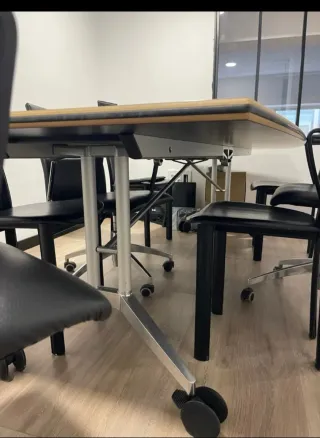 Tavolo da riunione dal design moderno ed elegante