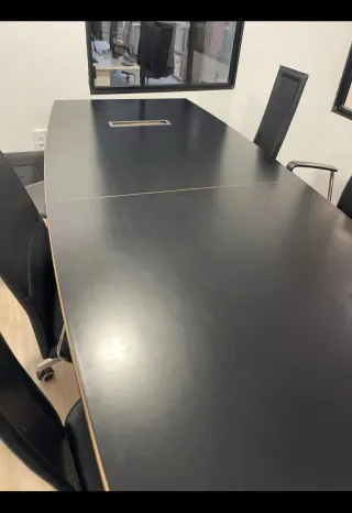 Tavolo da riunione dal design moderno ed elegante