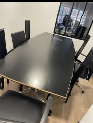 Tavolo da riunione dal design moderno ed elegante