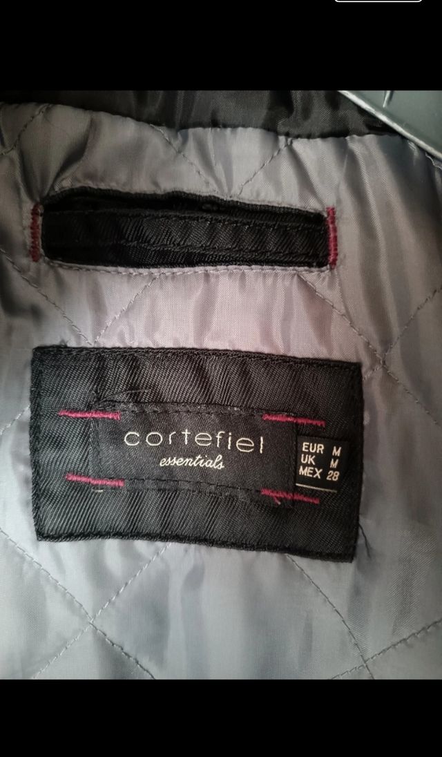 Parka negra. Cortefiel