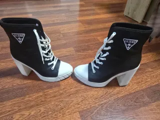 Botines Guess Negros y Blancos