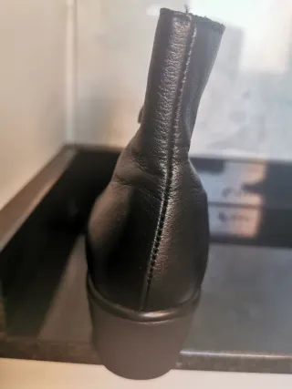 Botines de piel negros