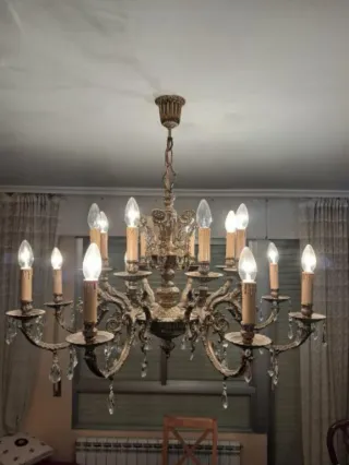 Lámpara araña de metal con cristales