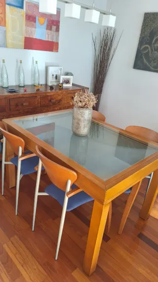 Mesa de comedor extensible con 4 sillas