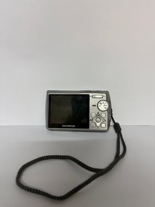 Cámara Digital Olympus MJU 700 7.1 Megapíxeles
