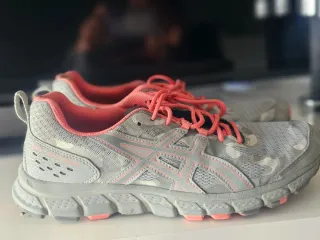 REGALO CON COMPRA SUperior a 50€  Zapatillas ASIC