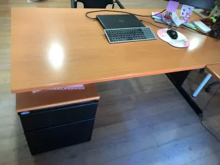 Mesa de oficina moderna