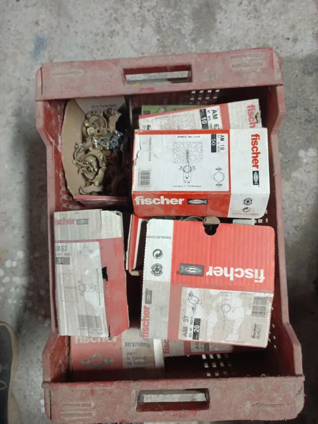 Abrazaderas para tubería Fischer y otras marcas 