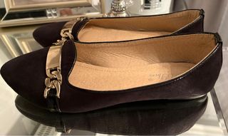 Zapatos planos mujer negros con cadena plateada