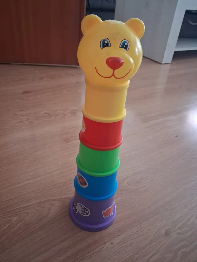 Juguete apilable de oso con cubos