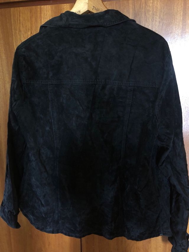 Cazadora aterciopelada negra