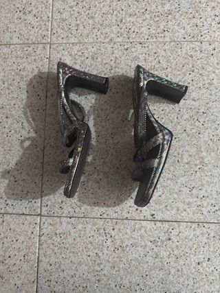 Tacones de fiesta plateados Ermen