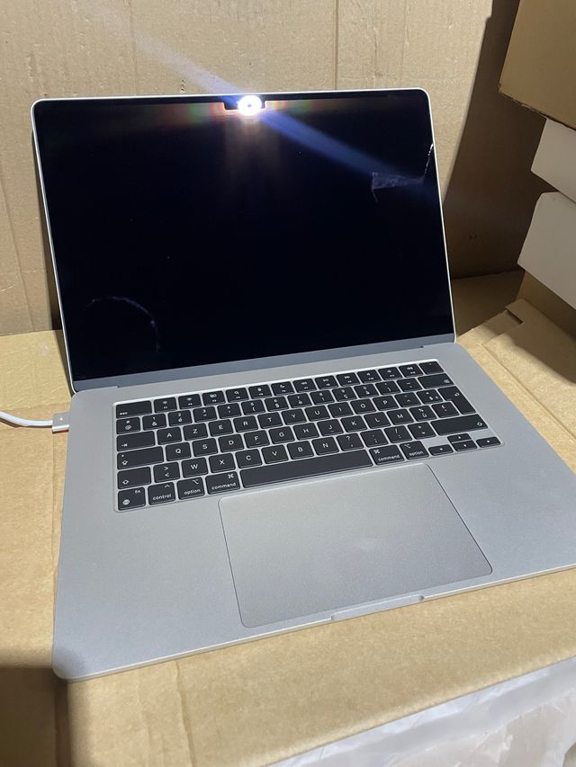 MacBook Air 15" (M2) 2023 A2941 Plata