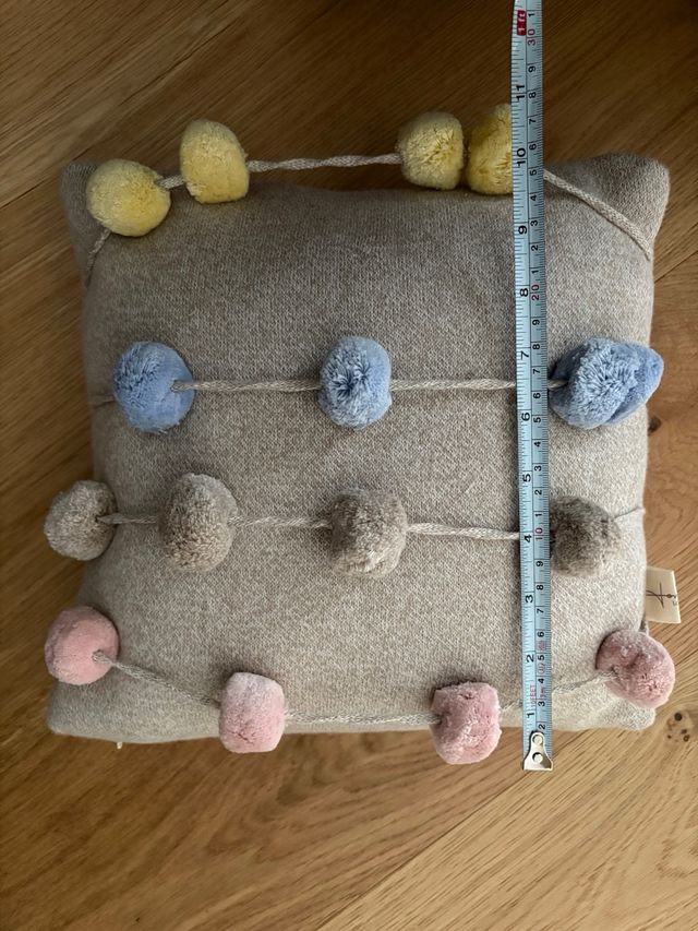 Cojín Lorena Canals Ábaco Pompones