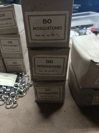 Mosquetones metálicos de distintos tamaños