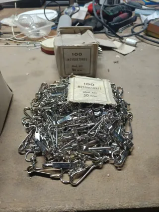 Mosquetones metálicos de distintos tamaños