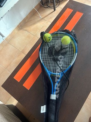Raquetas de tenis con pelotas