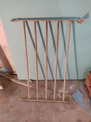 2 rejas antiguas de ventanas