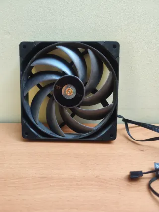 1x Ventilador Thermaltake TOUGHFAN 14 Pro
