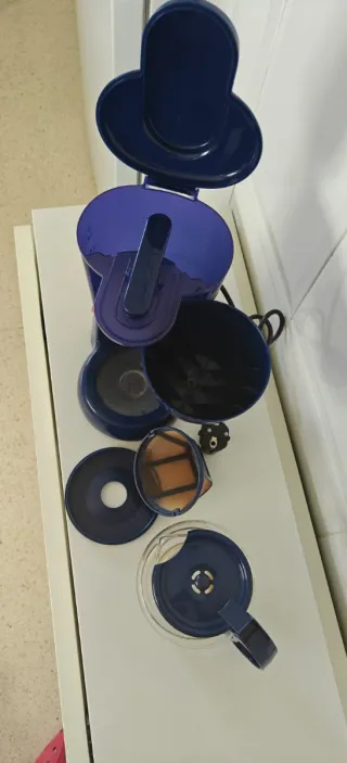 Hervidor de agua , tostadora y cafetera de goteo