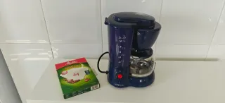 Hervidor de agua , tostadora y cafetera de goteo