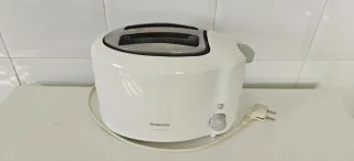 Hervidor de agua , tostadora y cafetera de goteo