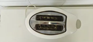 Hervidor de agua , tostadora y cafetera de goteo