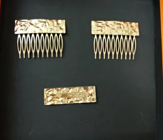 Juego 2 peinetas y 1 broche dorado