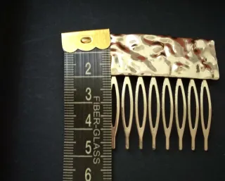 Juego 2 peinetas y 1 broche dorado