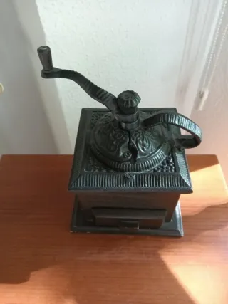 Molinillo de café antiguo