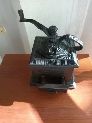 Molinillo de café antiguo