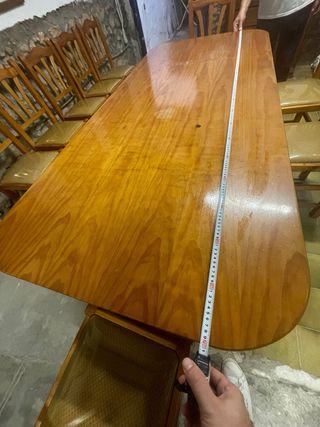 Mesa de madera con 5 sillas