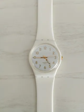 Reloj Swatch Blanco y Dorado
