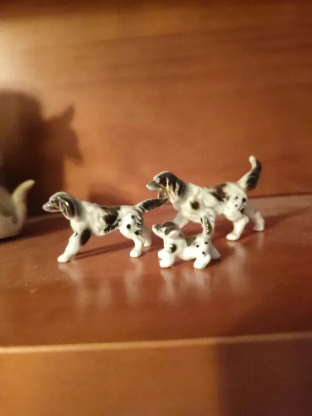 Figure di cani in porcellana