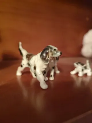 Figuras de perros de porcelana