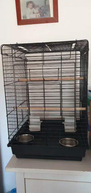 Jaula para pájaros negra