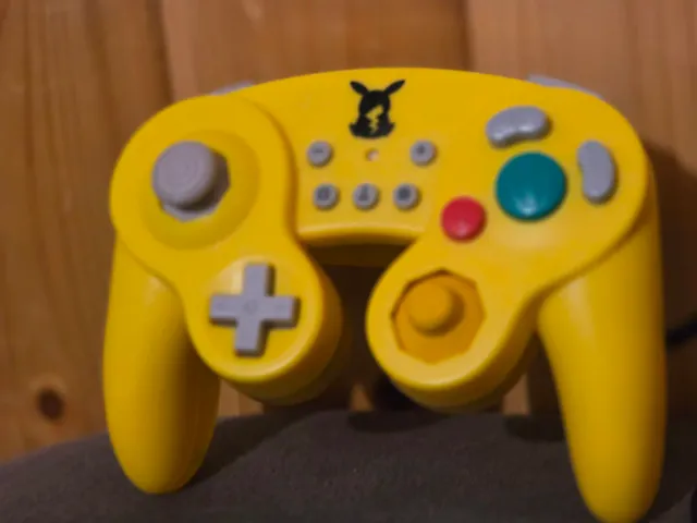 Mando Hori Pikachu Amarillo para switch