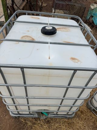 Depósito IBC 1000L con jaula metálica