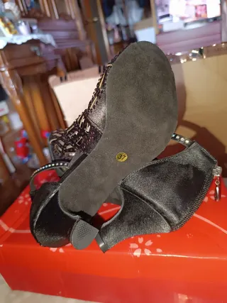 Zapatos de baile negros y plateados