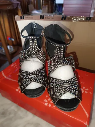 Zapatos de baile negros y plateados