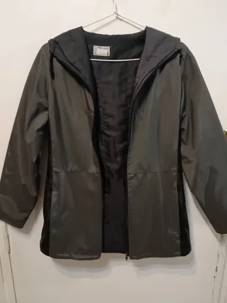 Chaqueta de lluvia entallada gris