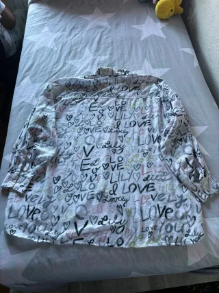 Camisa Stradivarius mujer letras colores