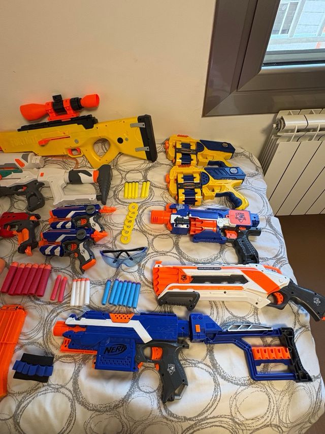 Lote Pistolas Nerf y Accesorios