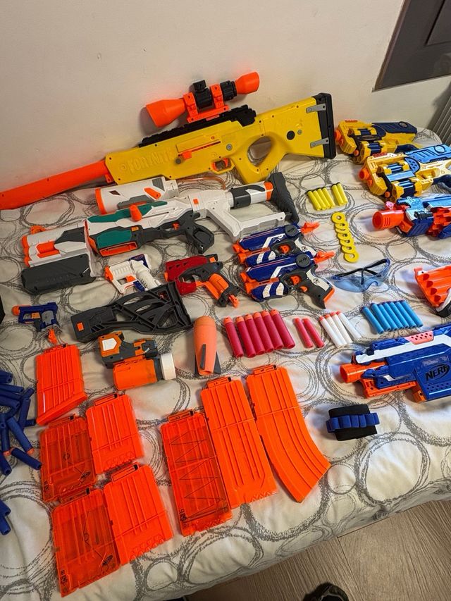 Lote Pistolas Nerf y Accesorios