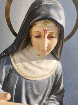 Estatua religiosa antigua