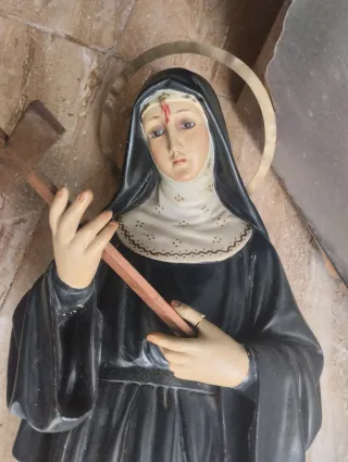 Estatua religiosa antigua