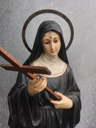 Estatua religiosa antigua